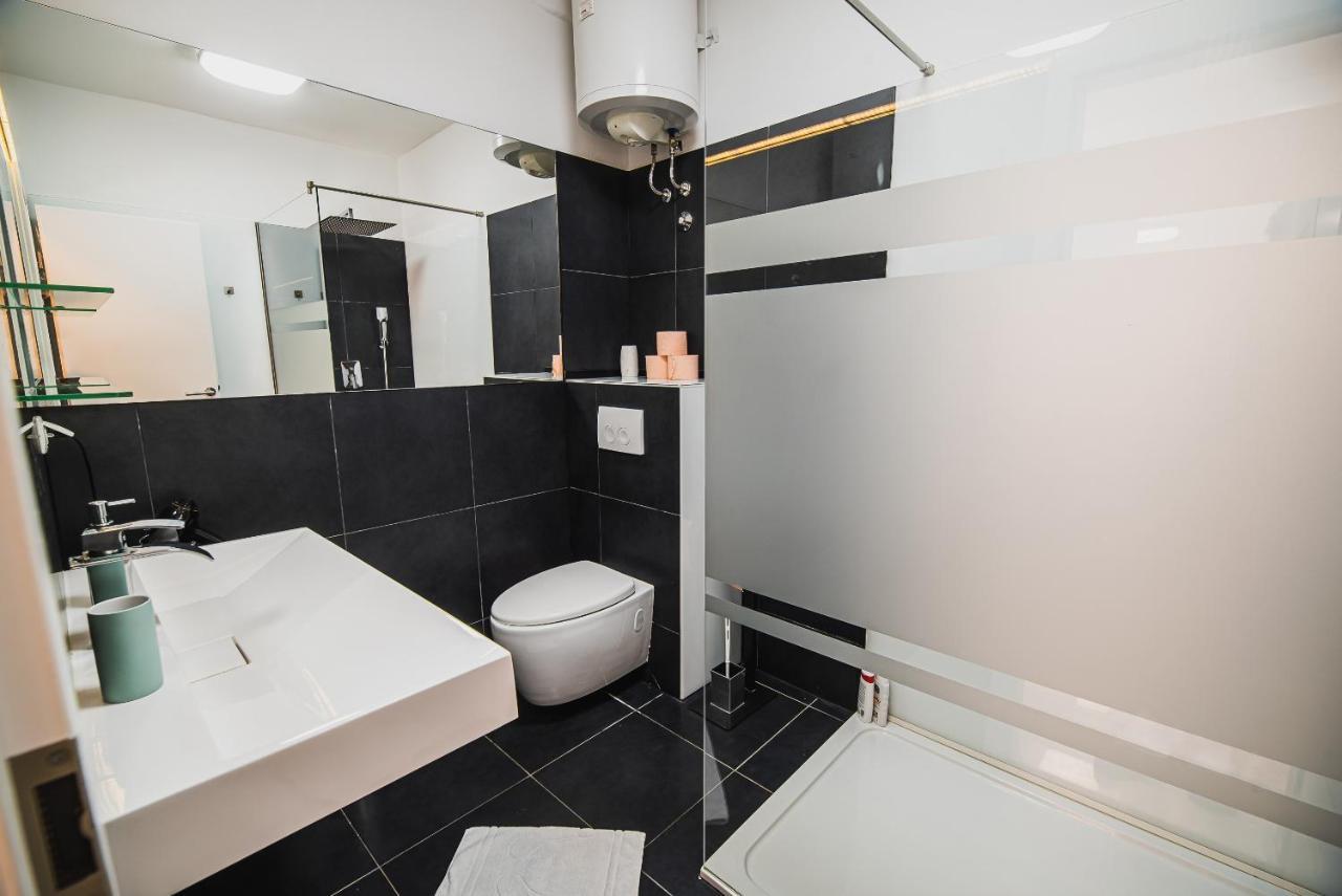 וודיצה Downtown Park Apartments With Balcony מראה חיצוני תמונה