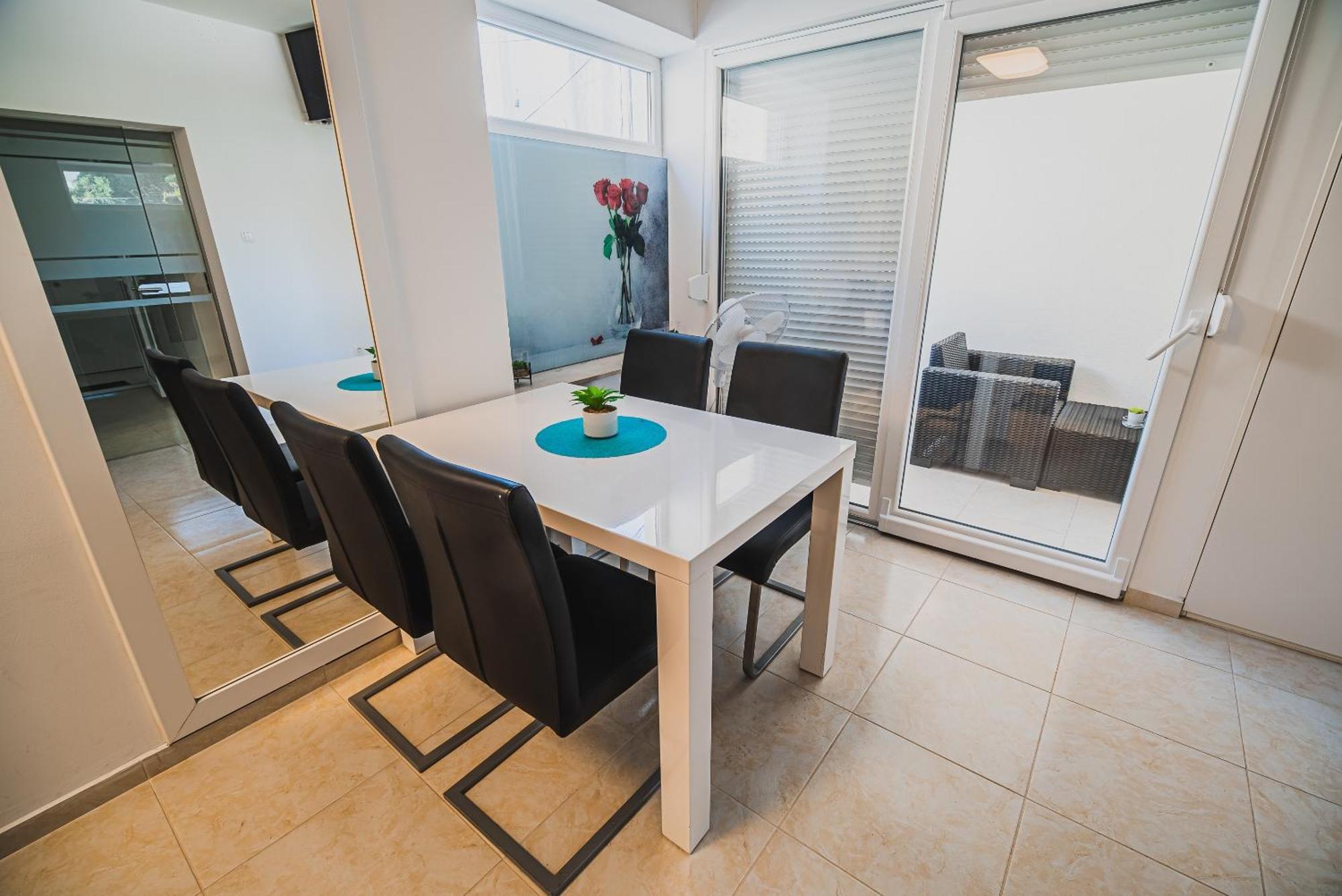 וודיצה Downtown Park Apartments With Balcony חדר תמונה